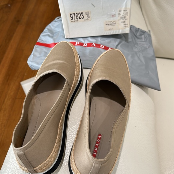 🔥 Prada shoes! Only used them once. Super clean inside and out! - Picture 11 of 16